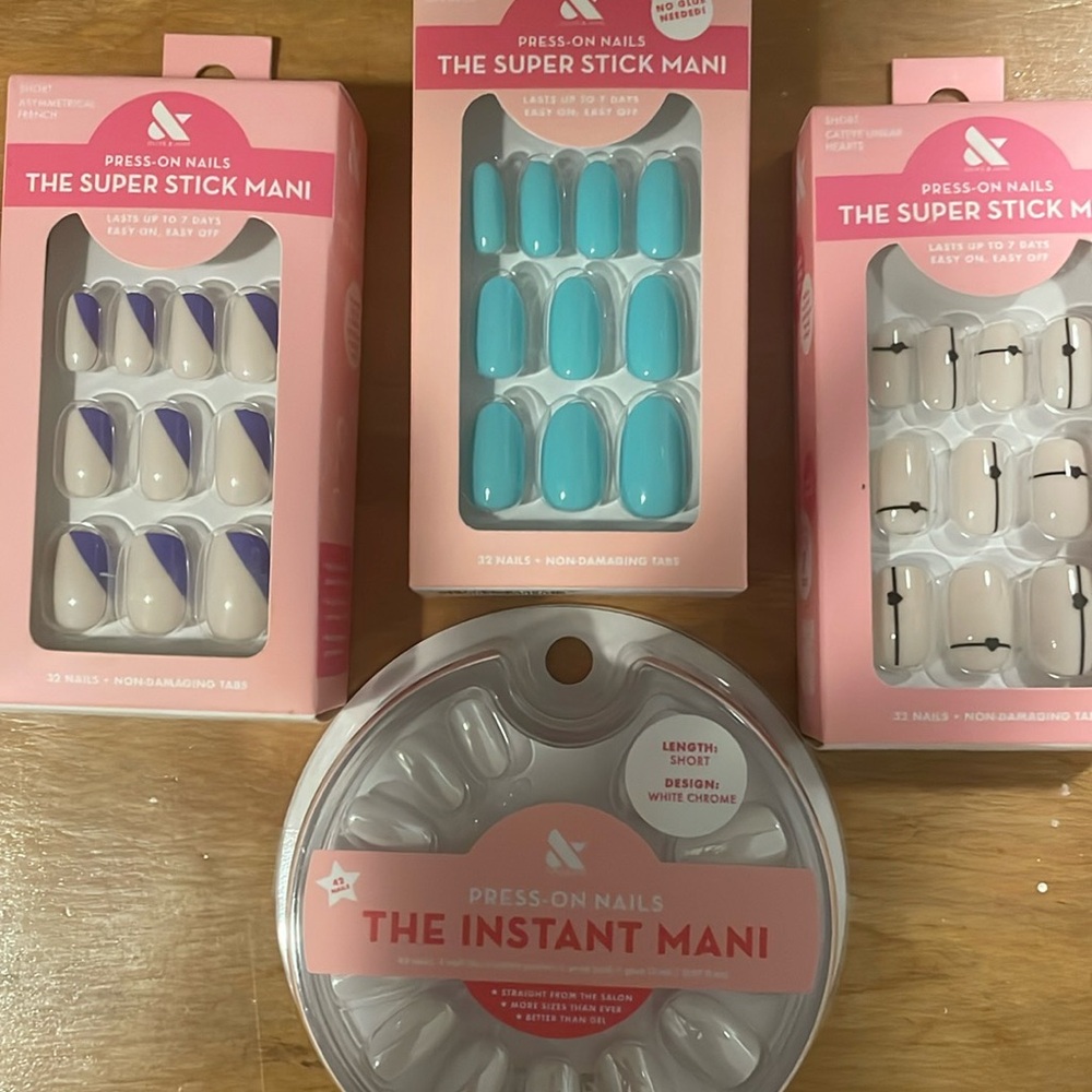 Olive & June - lot of 4 Instant Mani and Super Stick